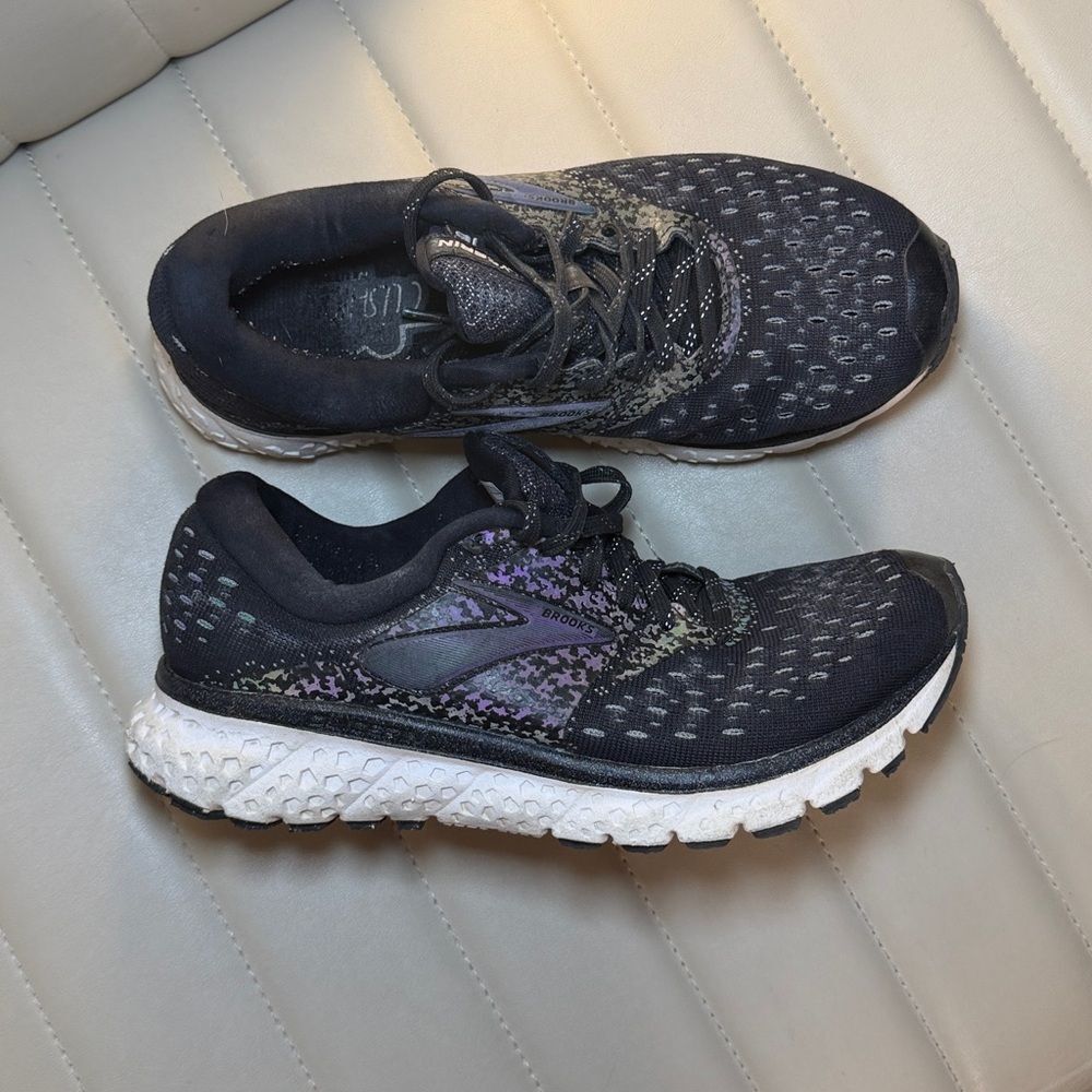 Brooks Women's Black and Purple Trainers